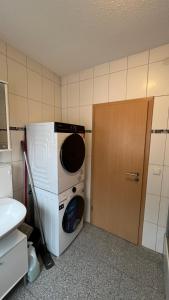 a small kitchen with a stove and a door at City Unterkunft 3 in Heilbronn