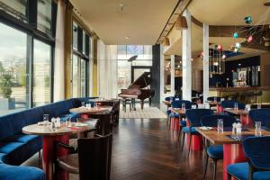 Posezení v ubytování Courtyard by Marriott Brno