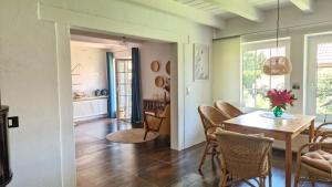 a dining room with a table and chairs at Ferienhaus im Moor in Wiesmoor