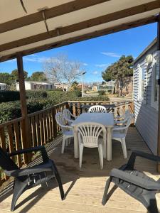 Imagen de la galería de MOBIL HOME Le Soleil,3CH,6PERS, en Port-la-Nouvelle