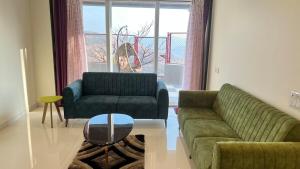 2BHK Suite, Panchgani Views, Ora Vue的休息区