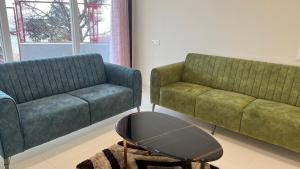 2BHK Suite, Panchgani Views, Ora Vue的休息区