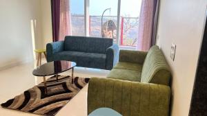 2BHK Suite, Panchgani Views, Ora Vue的休息区