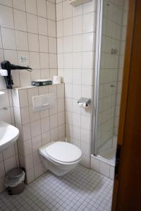 Koupelna v ubytování Hotel Gülser Weinstube