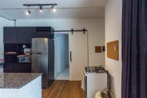 Kuhinja oz. manjša kuhinja v nastanitvi Flat funcional, com Wi-Fi e otima localizacao