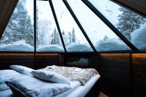 Postel nebo postele na pokoji v ubytování Northern Lights Village Pyhä