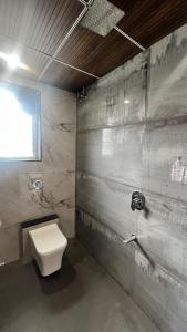 Bany a 2BHK suite, Panchgani Views, Ora Vue