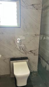 Bany a 2BHK suite, Panchgani Views, Ora Vue