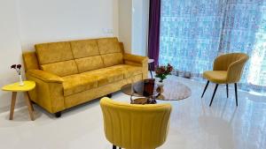 Zona d'estar a 2BHK suite, Panchgani Views, Ora Vue