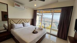 Llit o llits en una habitació de 2BHK suite, Panchgani Views, Ora Vue