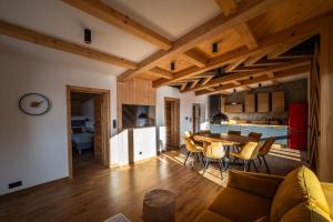 Μια τηλεόραση ή/και κέντρο ψυχαγωγίας στο HARLEY FAMILY APARTAMENT - SKY