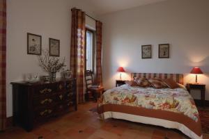 Imagen de la galería de Le Pommier Doux, maison d'hôte du Domaine du Château d'Argeronne, en La Haye-Malherbe 16 fotos más