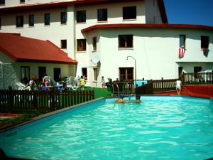 Bazén v ubytování Grand Hotel Panorama nebo v jeho okolí
