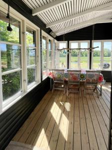 En balkon eller terrasse på Outdoor Life And Panoramic View Over The Forest + 14 billeder