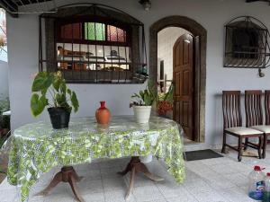 a table with a table cloth on it with plants on it at Saquarema- Lagoa, praia , piscina e jogos in Saquarema