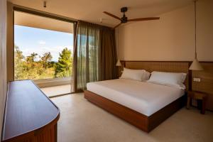 Postel nebo postele na pokoji v ubytování Botanico Villa & Suites + 37 fotografií