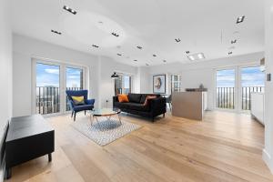 Posezení v ubytování CENTRAL LONDON STAY-Fabulous Ultra-Central London Luxury Designer Two Bedroom-POOL-GYM-Full AC