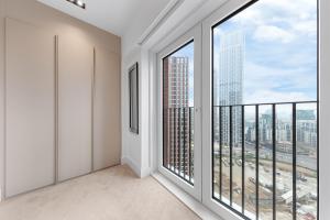 Balkón nebo terasa v ubytování CENTRAL LONDON STAY-Fabulous Ultra-Central London Luxury Designer Two Bedroom-POOL-GYM-Full AC