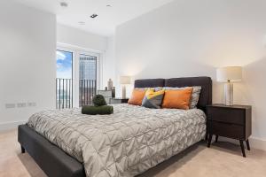 Postel nebo postele na pokoji v ubytování CENTRAL LONDON STAY-Fabulous Ultra-Central London Luxury Designer Two Bedroom-POOL-GYM-Full AC + 45 fotografií