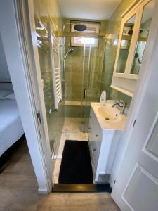 a bathroom with a shower and a sink and a mirror at Rotterdam Inn in Rotterdam +85 photos