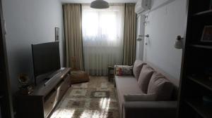 Televisyen dan/atau pusat hiburan di Seaside Central Apartment