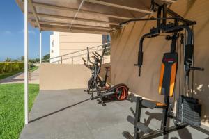 Fitnesscentret og/eller fitnessfaciliteterne på Villa Ariella With Sea View