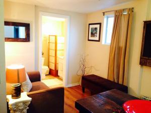 Χώρος καθιστικού στο Charming Garden Cottage +18 φωτογραφίες