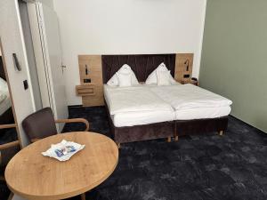 Postel nebo postele na pokoji v ubytování Hotel Alpha + 69 fotografií