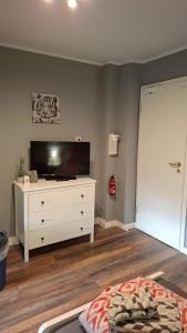 TV a/nebo společenská místnost v ubytování Glücksburg Strandnah an der Förde