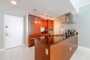 Η κουζίνα ή μικρή κουζίνα στο Panoramic City Views From 45th Floor Brickell Condo