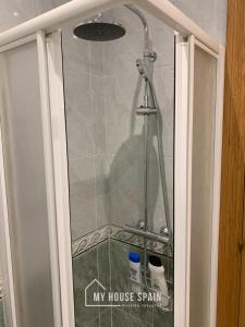 O baie la MyHouseSpain - Acogedor apartamento plaza mayor Gijón 2 +8 fotografii