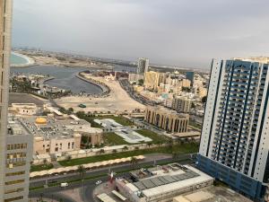 Vista general de Ajman o vista desde el departamento