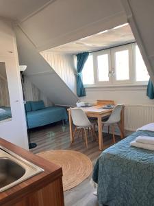 Rúm í herbergi á Bed & Breakfast Hotel Zandvoort