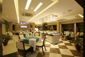 Restaurace v ubytování Hotel West Residency Delhi International Airport