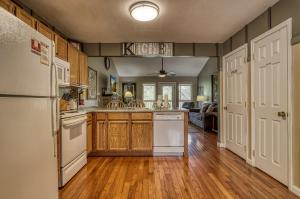 Η κουζίνα ή μικρή κουζίνα στο Whispering River