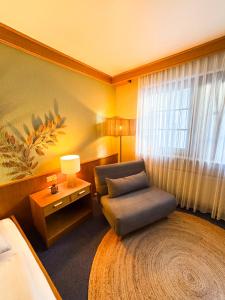 Postel nebo postele na pokoji v ubytování Hotel Gülser Weinstube
