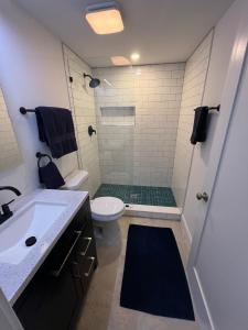 Ένα μπάνιο στο Chic Urban Pied a Terre in Heart of DC