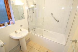 Ένα μπάνιο στο Artist's Cottage +29 φωτογραφίες