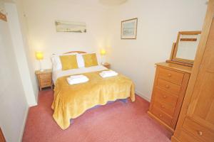 Postel nebo postele na pokoji v ubytování Glaslyn Harbour Views