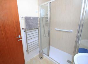 Koupelna v ubytování Glaslyn Harbour Views + 17 fotografií