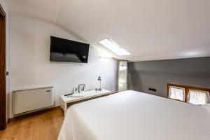 Ένα ή περισσότερα κρεβάτια σε δωμάτιο στο Emilia Studios 7