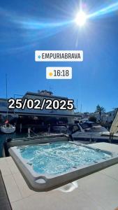 La alberca dentro o cerca de Empuriabrava 500m de la plage de la Rubina