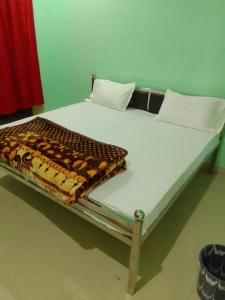 Postel nebo postele na pokoji v ubytování Hotel Ma Parvati Residency