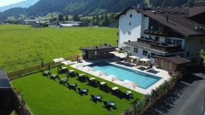Bazén v ubytování Hotel Blattlhof nebo v jeho okolí