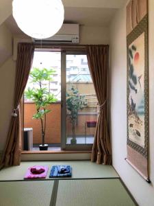 Fotografija v galeriji nastanitve 新宿 新大久保駅徒歩3分一軒家 駐車無料 子連れ 家族旅行 貸切最大15名 v Tokiju