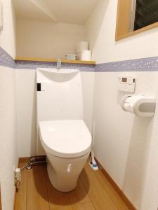 新宿 新大久保駅徒歩3分一軒家 駐車無料 子連れ 家族旅行 貸切最大15名衛浴
