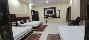 Postel nebo postele na pokoji v ubytování Hotel Ma Parvati Residency