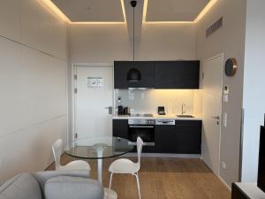 Η κουζίνα ή μικρή κουζίνα στο Modern City Apartment with Stunning Vienna Skyline Views +8 φωτογραφίες
