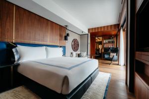 Łóżko lub łóżka w pokoju w obiekcie Thompson Madrid, by Hyatt
