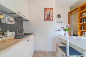 صورة لـ Brorent Fima Jazz a 100 passi dallaeroporto في أولبيا